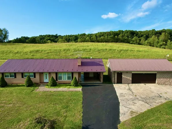 1025 W Chilhowie St, Marion, VA 24354