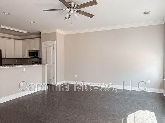5th image of 729 Elmbrook Dr