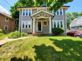 19 Rowe St #1, Auburndale, MA 02466