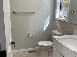 129 Woodland Dr, Dingmans Ferry, PA 18328