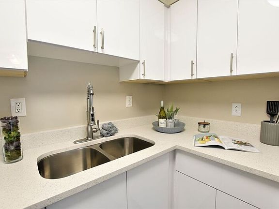 5th image of 321 NW 21st Ln Unit 90