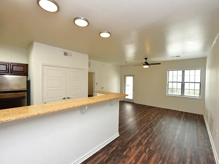 Legend V Apartments — Photo 12