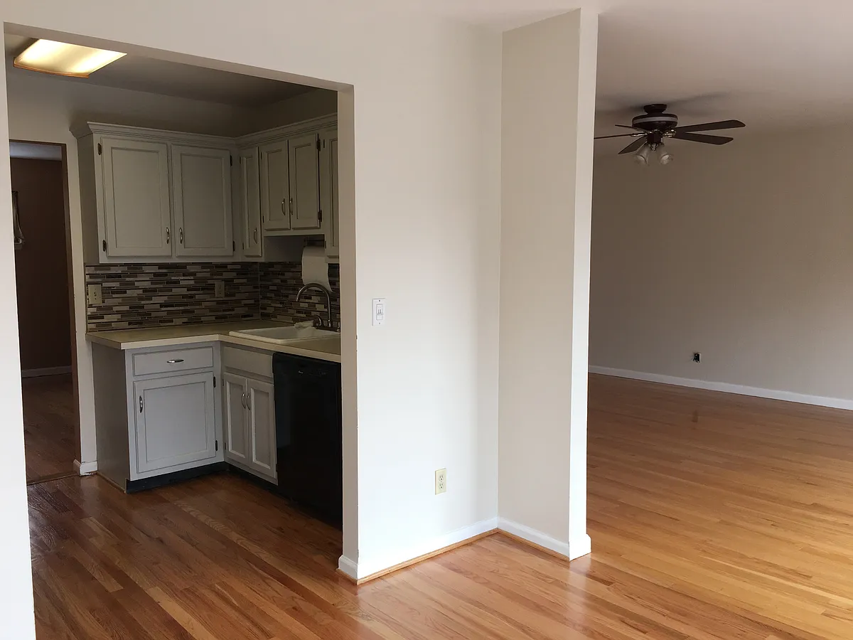Building Photo - 704 Ashford Cir #1
