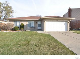 39638 Crystal Dr, Sterling Heights, MI 48310