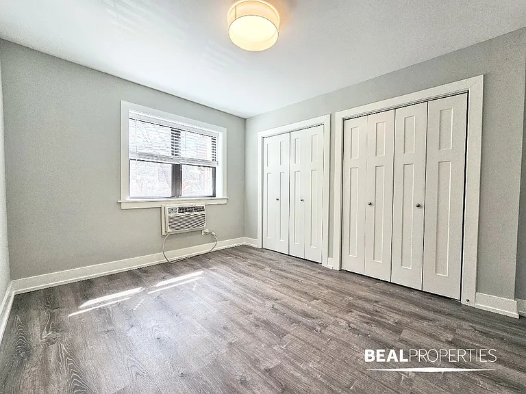 445 W Barry — Photo 66