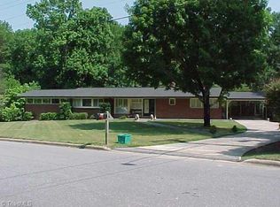 122 Lakeview Cir, Thomasville, NC 27360