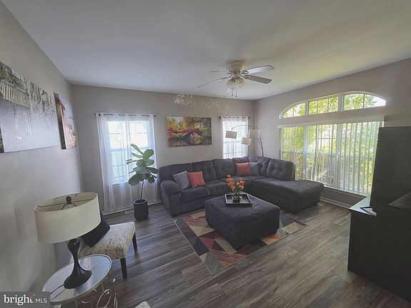 4th image of 138 Persimmon St
