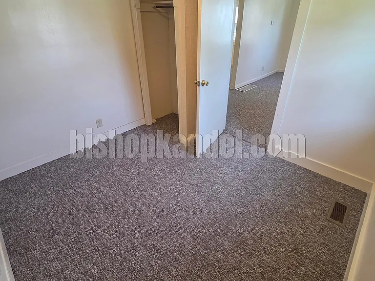 325 E Foulke Ave — Photo 4