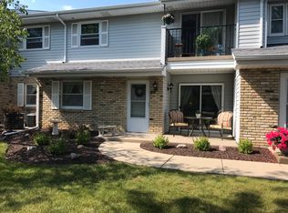 1041 Prairie Dr, Racine, WI 53406