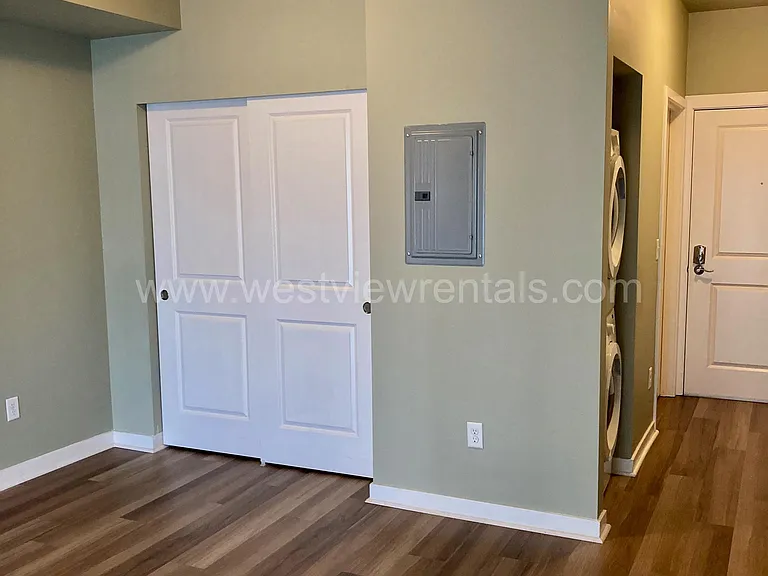 200 E Maple St — Photo 72