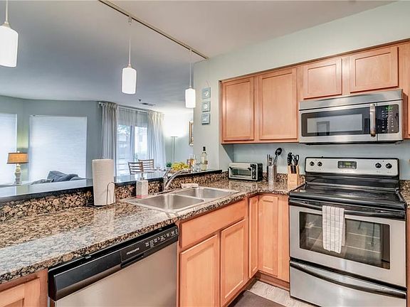 5th image of 304 28th St Unit 113