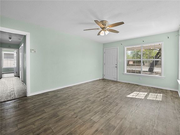 4th image of 306 Alexander Ave