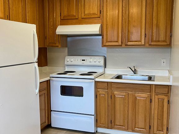 3rd image of 348 Commercial Ave APT 6