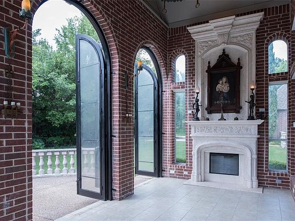 2nd image of 710 Oakdale Cir