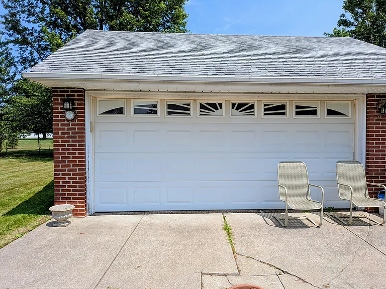 1845 Empire Rd — Photo 2