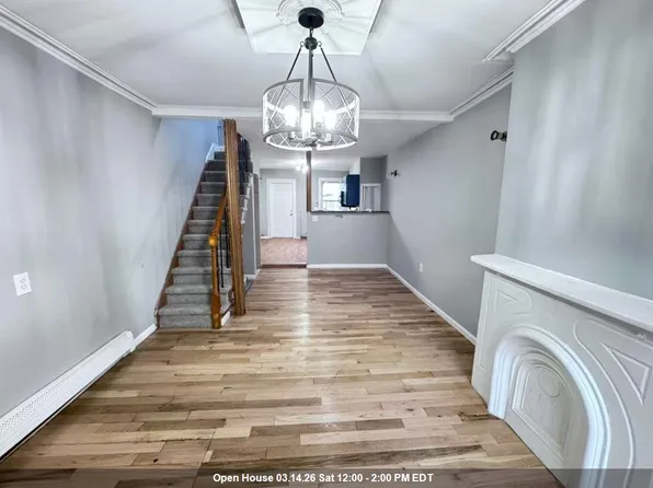 377 1/2 Bramhall Avenue image 1 of 11