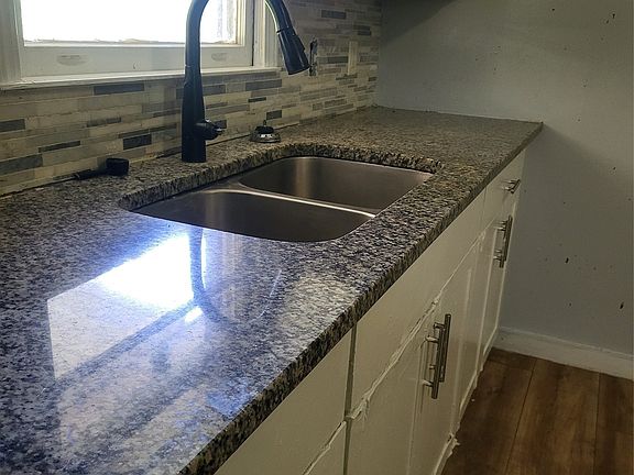 5th image of 54 Kerry Ln