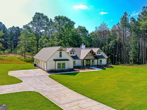 3rd image of 153 Riversong Rd