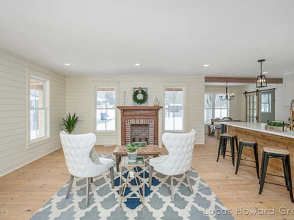 4th image of 870 Collindale Ave NW