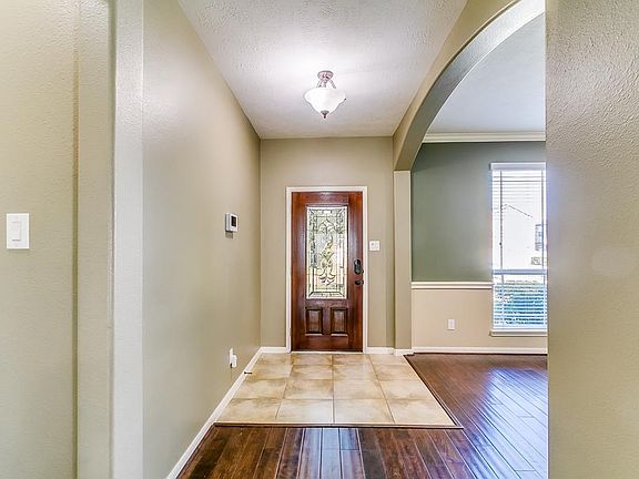 3rd image of 2511 Avalon Lake Ln