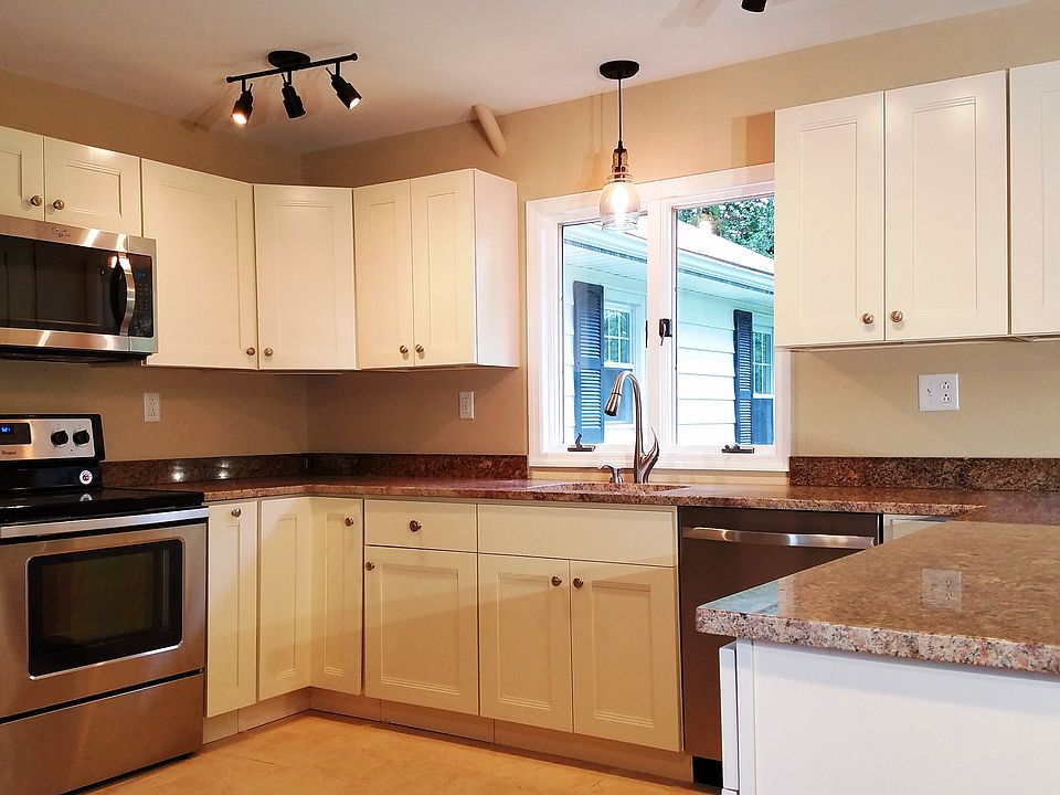 1st image of 8 Short Hill Dr