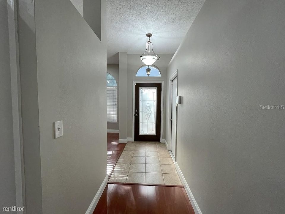 1st image of 1527R Scotch Pine Dr