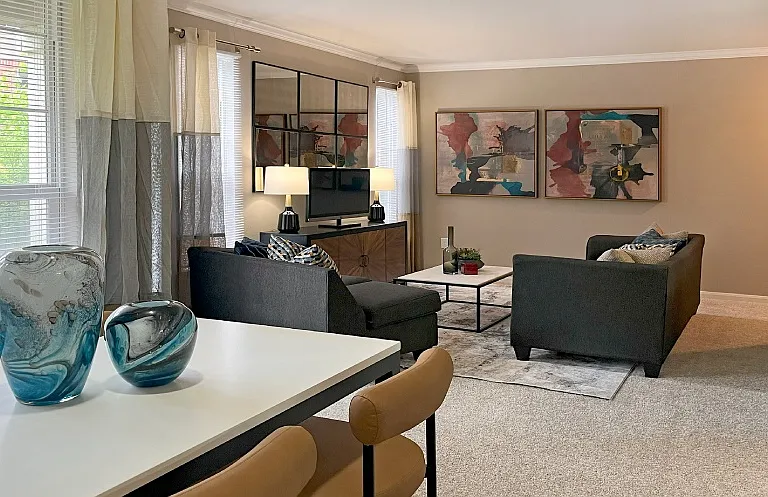 Breckenridge Apartments — Photo 12