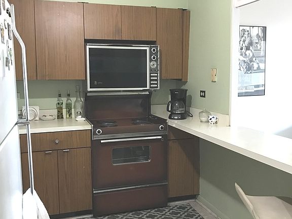 5th image of 1560 N Sandburg Ter APT 511J