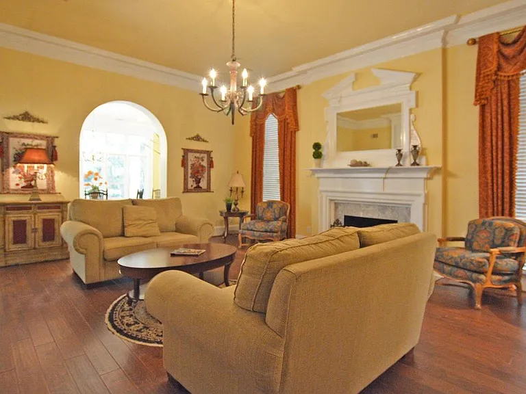 105 Saint Andrews Sq — Photo 10