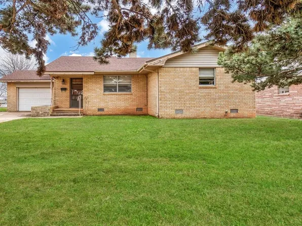 1311 N College St, Cordell, OK 73632