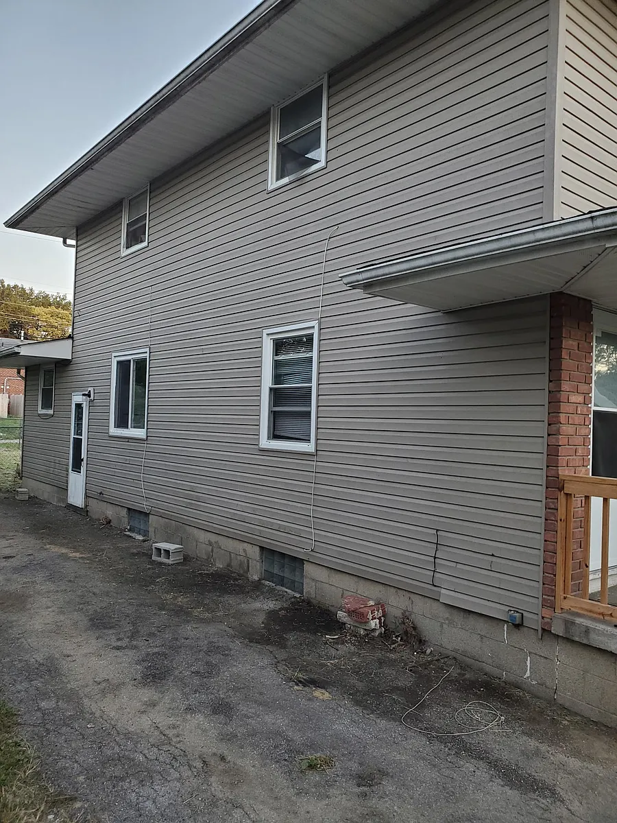 Building Photo - 398 S Napoleon Ave