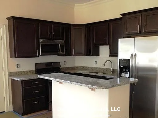 4 bed, 3.5 bath, 1111 sqft, $5,100 — Photo 2