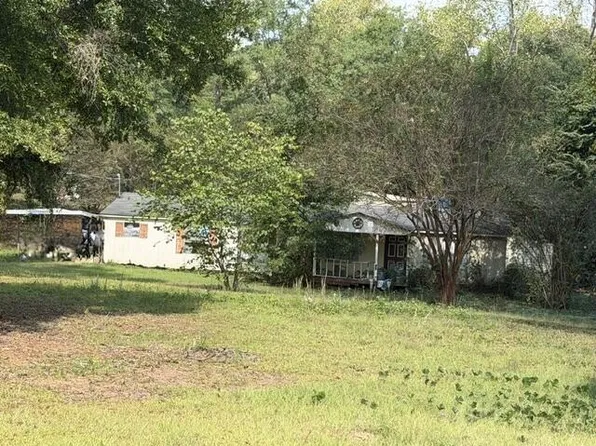 19 Collins Dr, West Point, GA 31833
