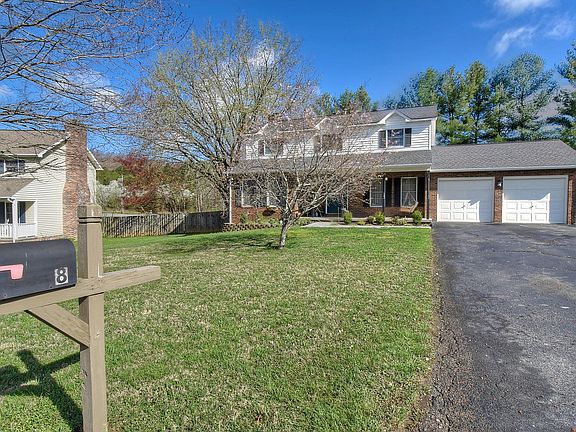 2nd image of 8 Fairway Ln