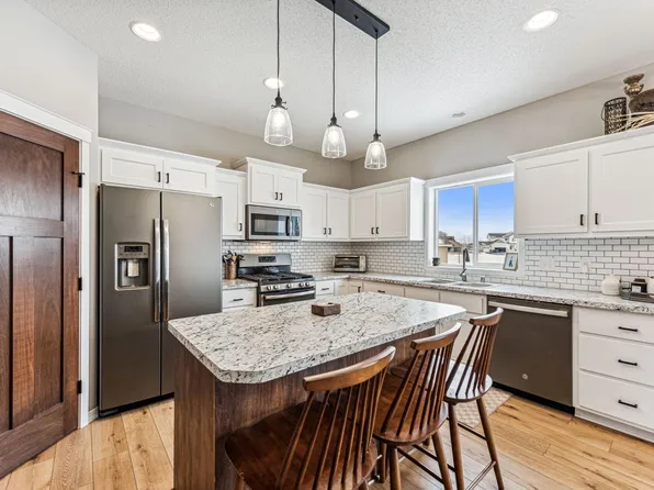 1037 Emerald St NE, Hanover, MN 55341