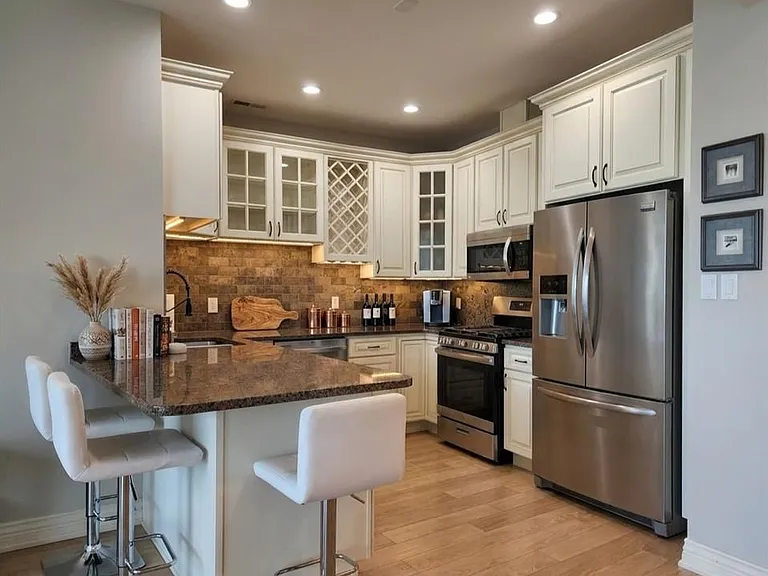 1225 Riverside Dr E #705 — Photo 2
