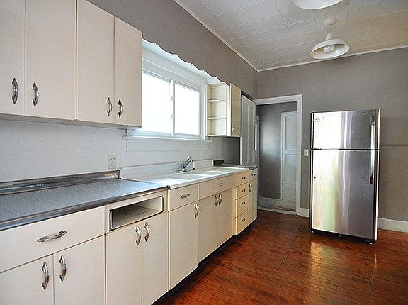 3rd image of 274 Morton St E