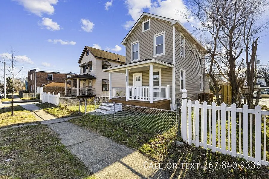3 bed, 1.5 bath, 1024 sqft, $2,425 — Photo 2