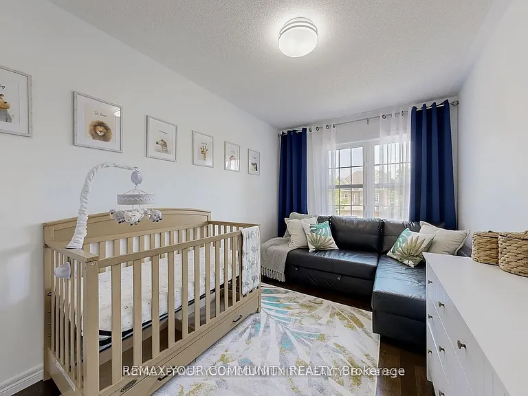 52 Four Seasons Cres — Photo 31