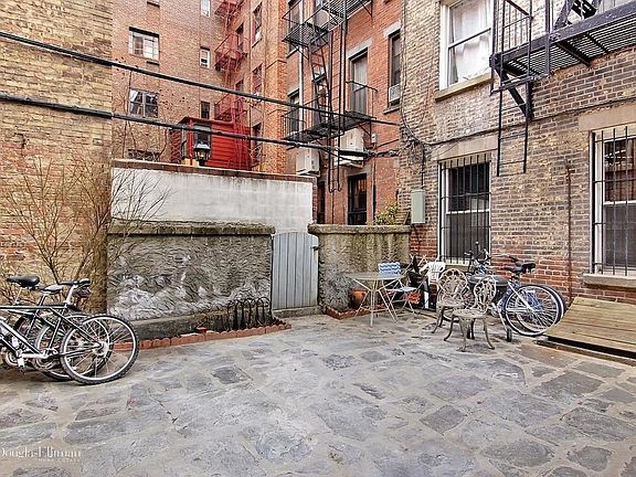 5th image of 15 Cornelia St APT 6R