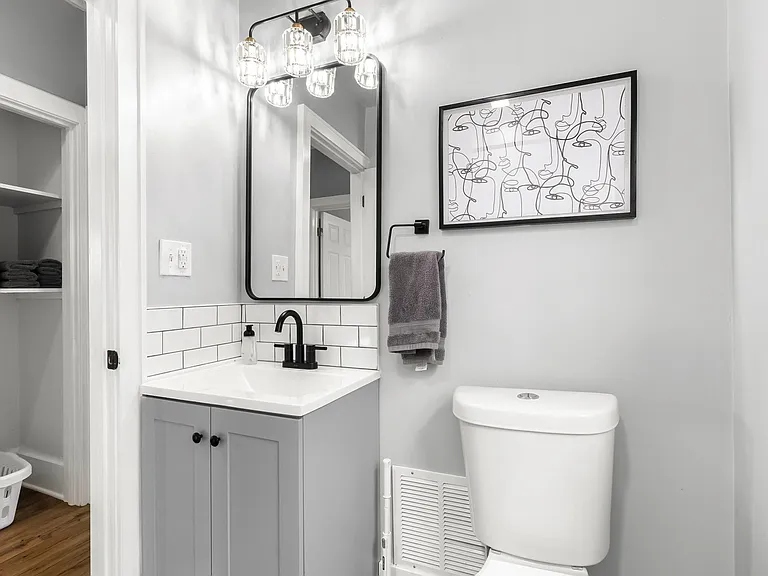 419 S Kenwood Ave — Photo 16