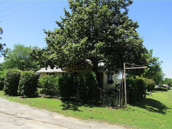 3rd image of 611 N C St