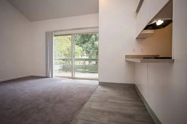 Sawyer Pointe Apartments — Photo 38