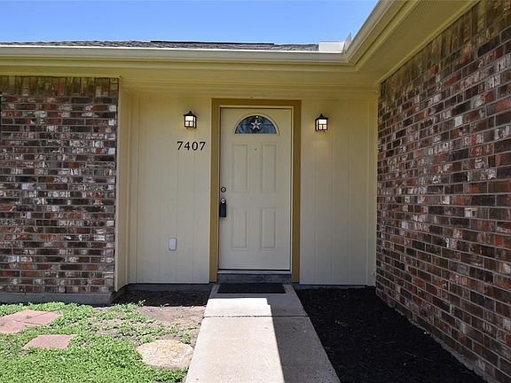 3rd image of 7407 Cortes Dr