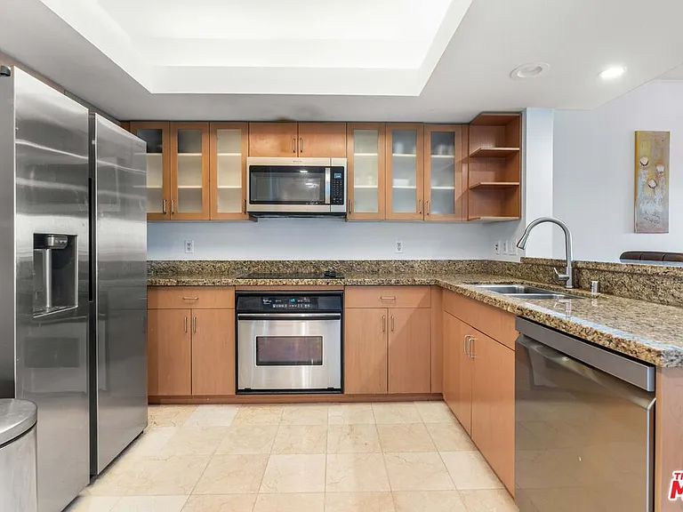 13700 Marina Pointe Dr #510 — Photo 6