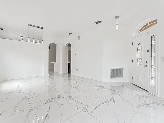 4th image of 8915 Victoria Isle Pl