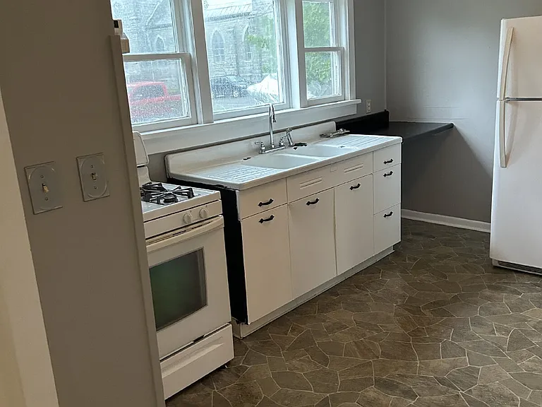 8-10 Clark St #8 — Photo 2