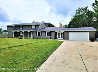 12921 Legend Dr, Grand Ledge, MI 48837
