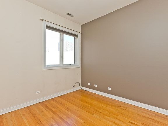 2nd image of 928 W Cuyler Ave #2