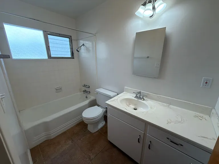 304 E Almond Ave — Photo 11